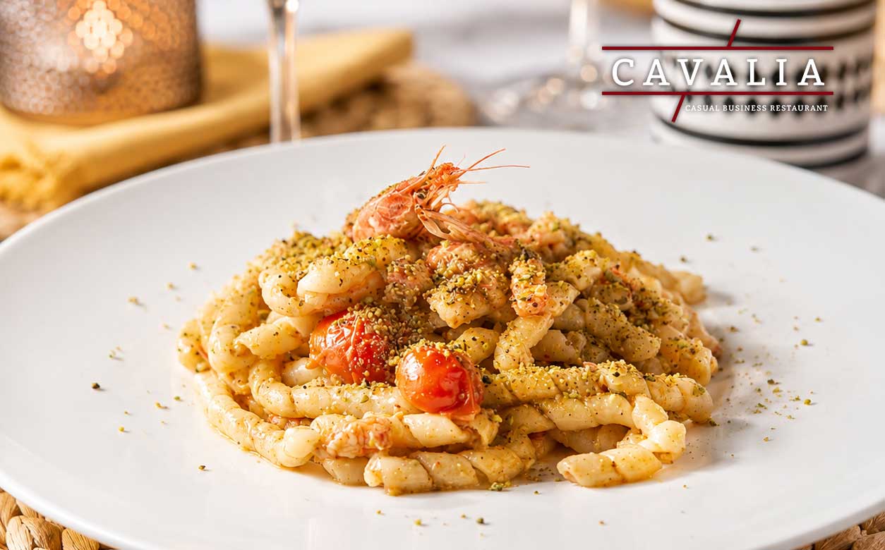 Platillo de pasta con camarones del restaurante Cavalia